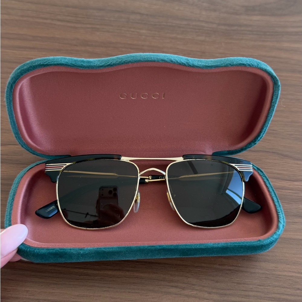 Gucci Gold Frame Brown Lens Sunglasses with a beautiful Green Velvet Case Unisex